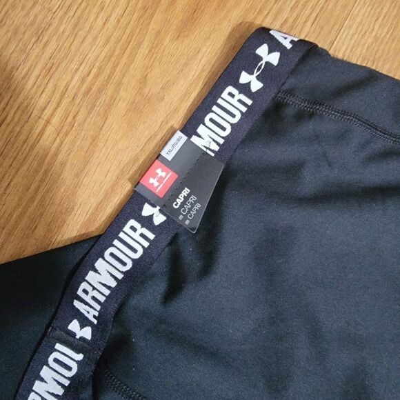 Under Armour Heat Gear Women's Size Small S Leggings Tights Capri Black White - Picture 4 of 4